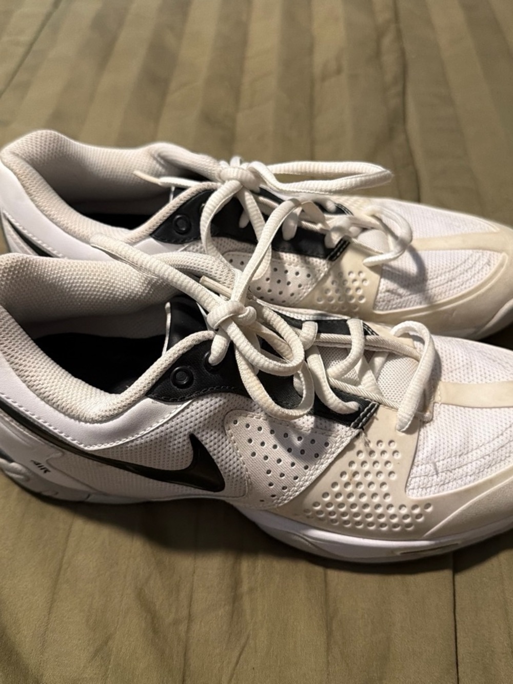Nike Men’s White and Black Athletic Shoes with Swoosh